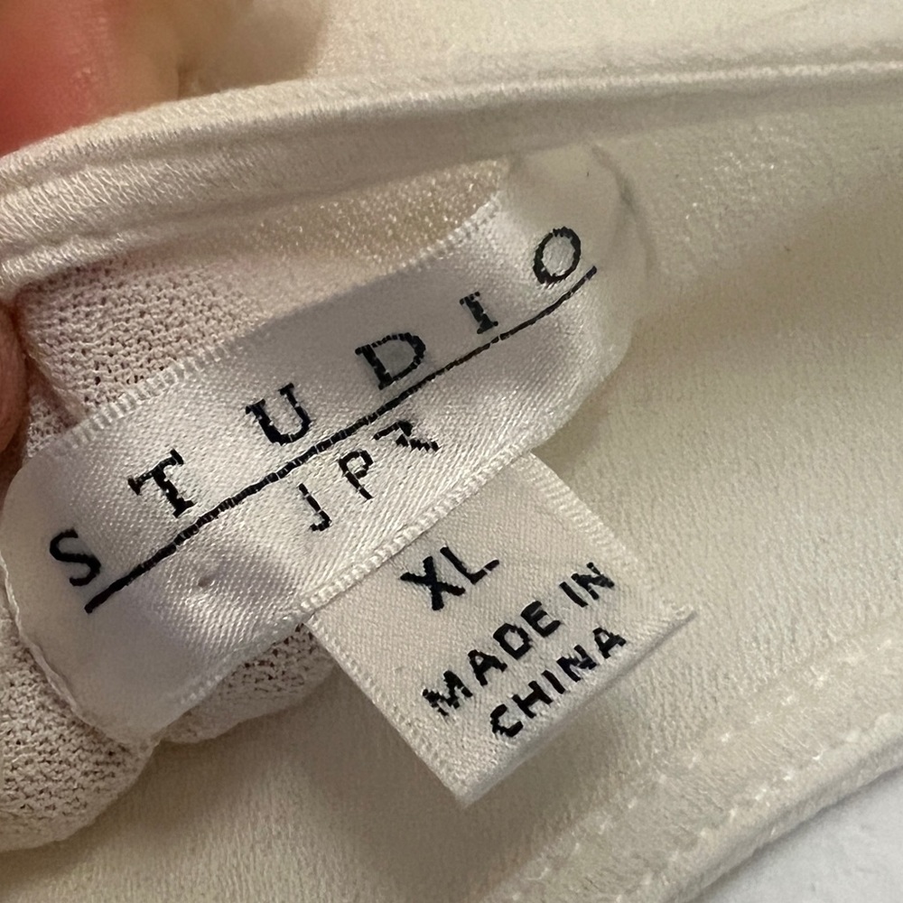 Studio White Top - Picture 4 of 4